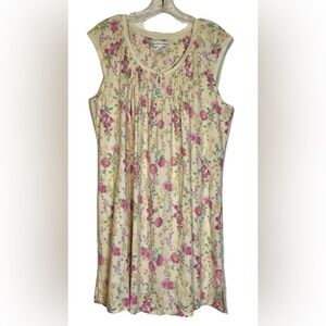 Miss Elaine Nightgown Women’s Medium Light Yellow / Pink Wildflowers Soft Floral